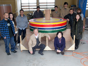 TV局の大道具で巨大コマ制作