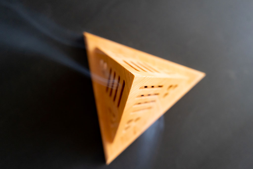 ピラミッド型木製香炉