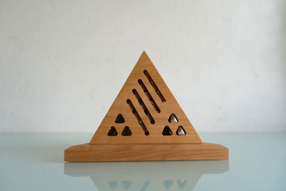 ピラミッド型木製香炉＜山桜＞